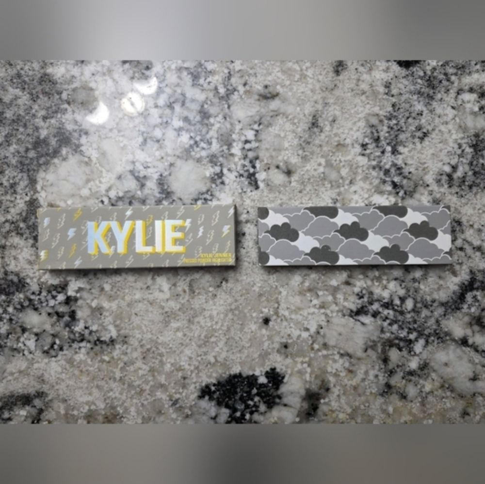 Kylie Cosmetics Pressed Powder Highlighter Palette Limited. NEW!